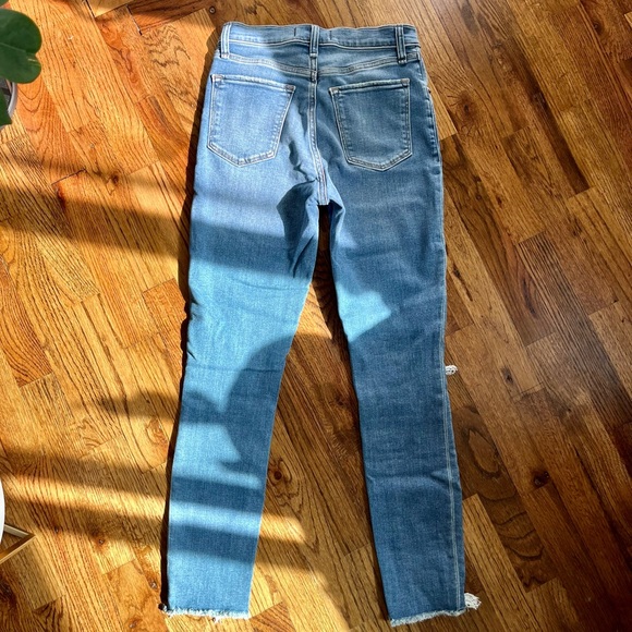 ✨BRAND NEW✨ Abercrombie and Fitch Destroyed Hem High Rise Skinny Jeans - Picture 4 of 4